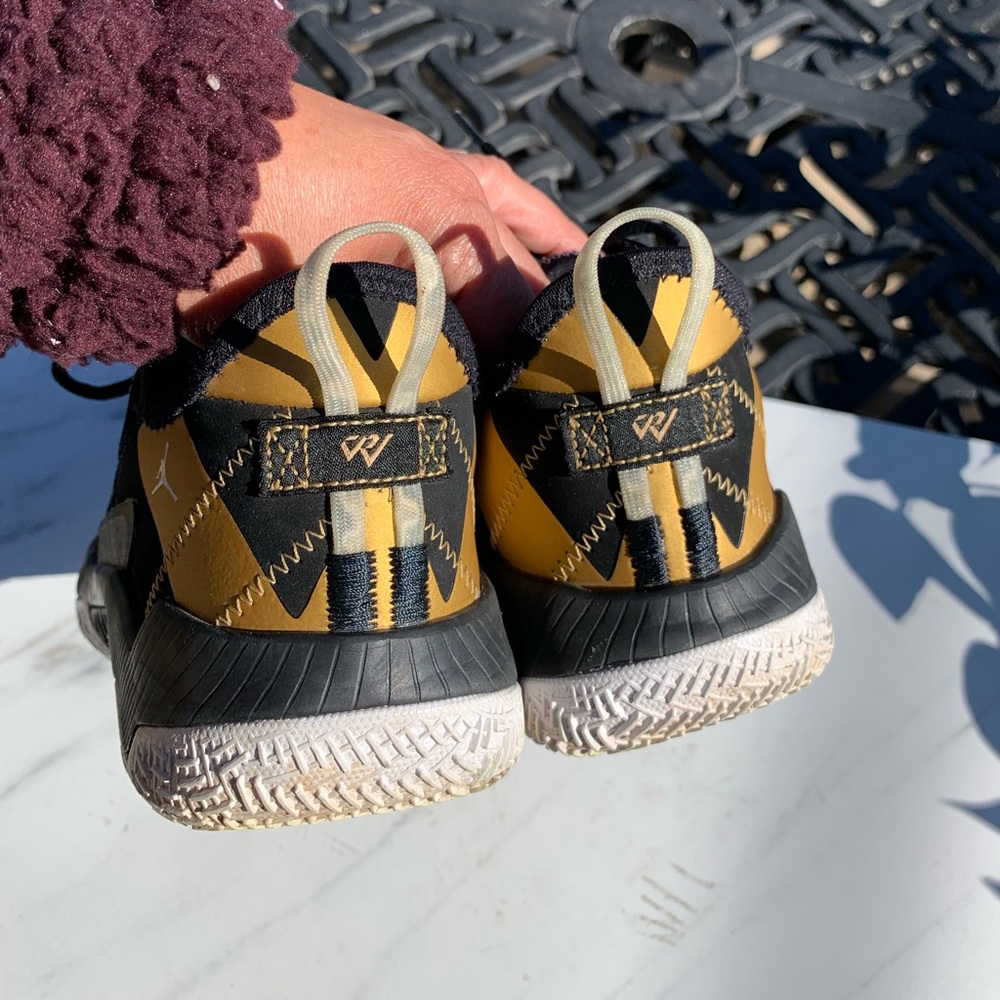Jordan Westbrook One Take II size 4.5 Y gold and black - Picture 6 of 12